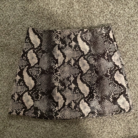 NWOT UO button up skirt - Picture 5 of 6